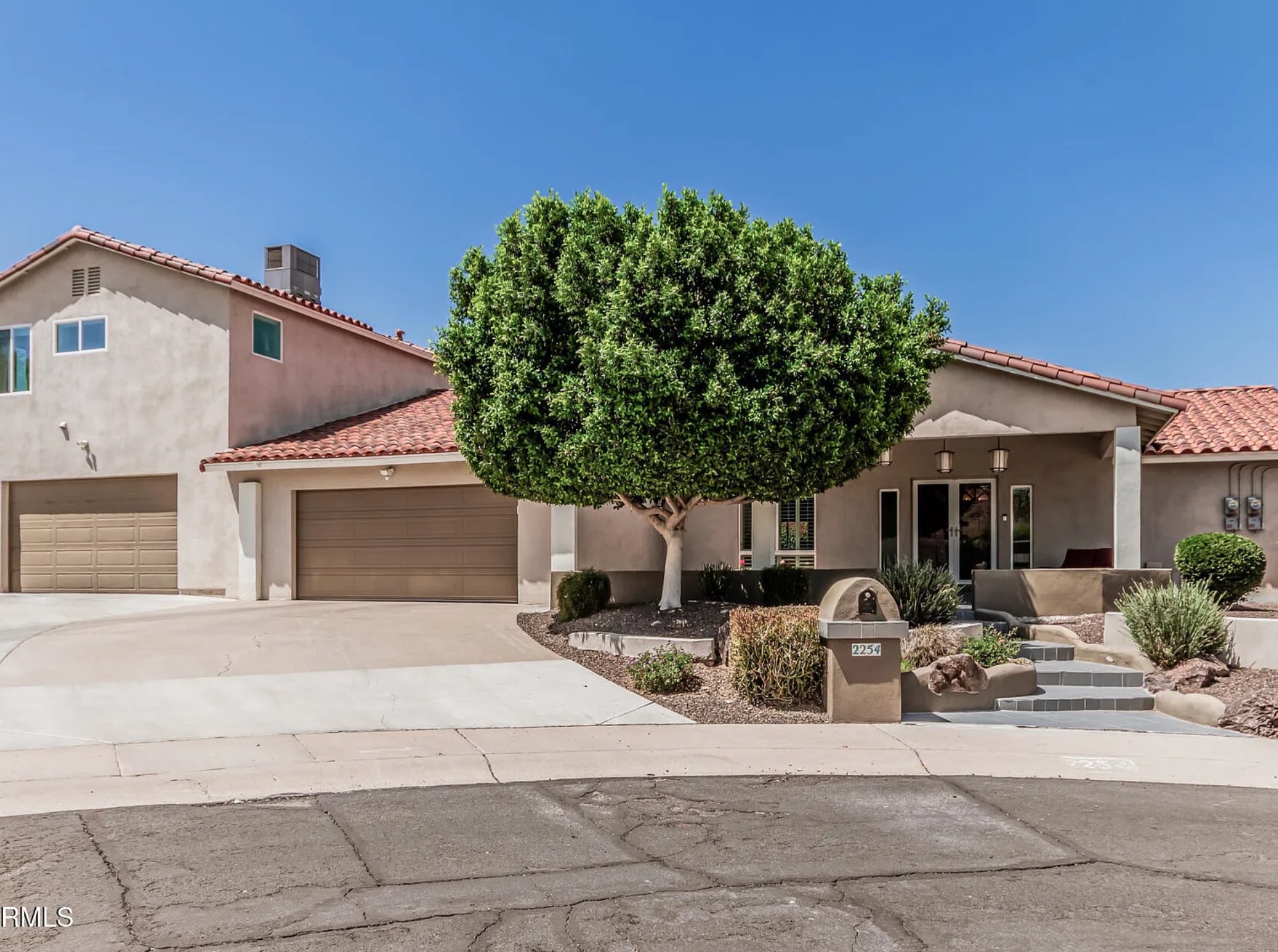 2254 E Becker Ln, Phoenix, AZ 85028